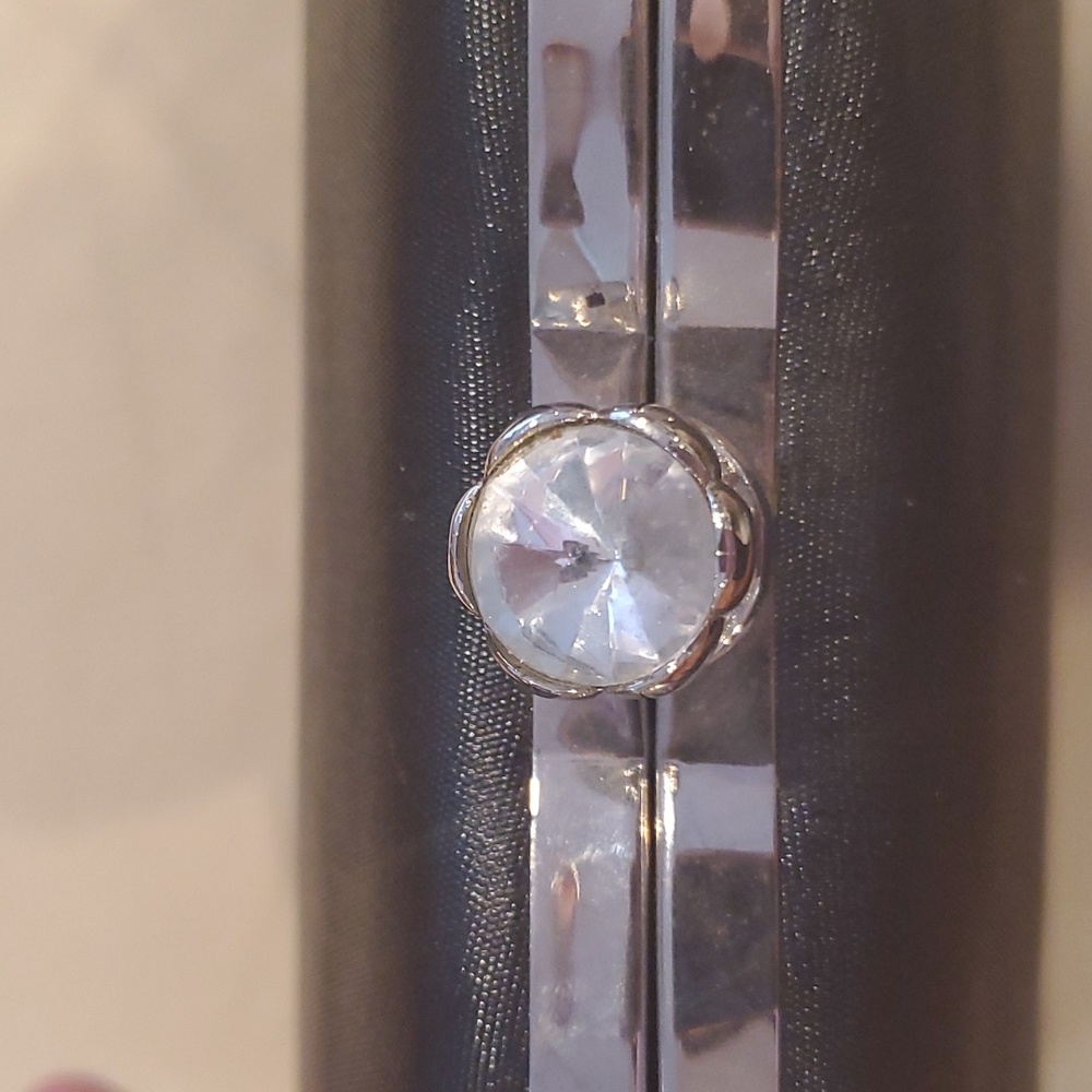 Handbag - Picture 2 of 6